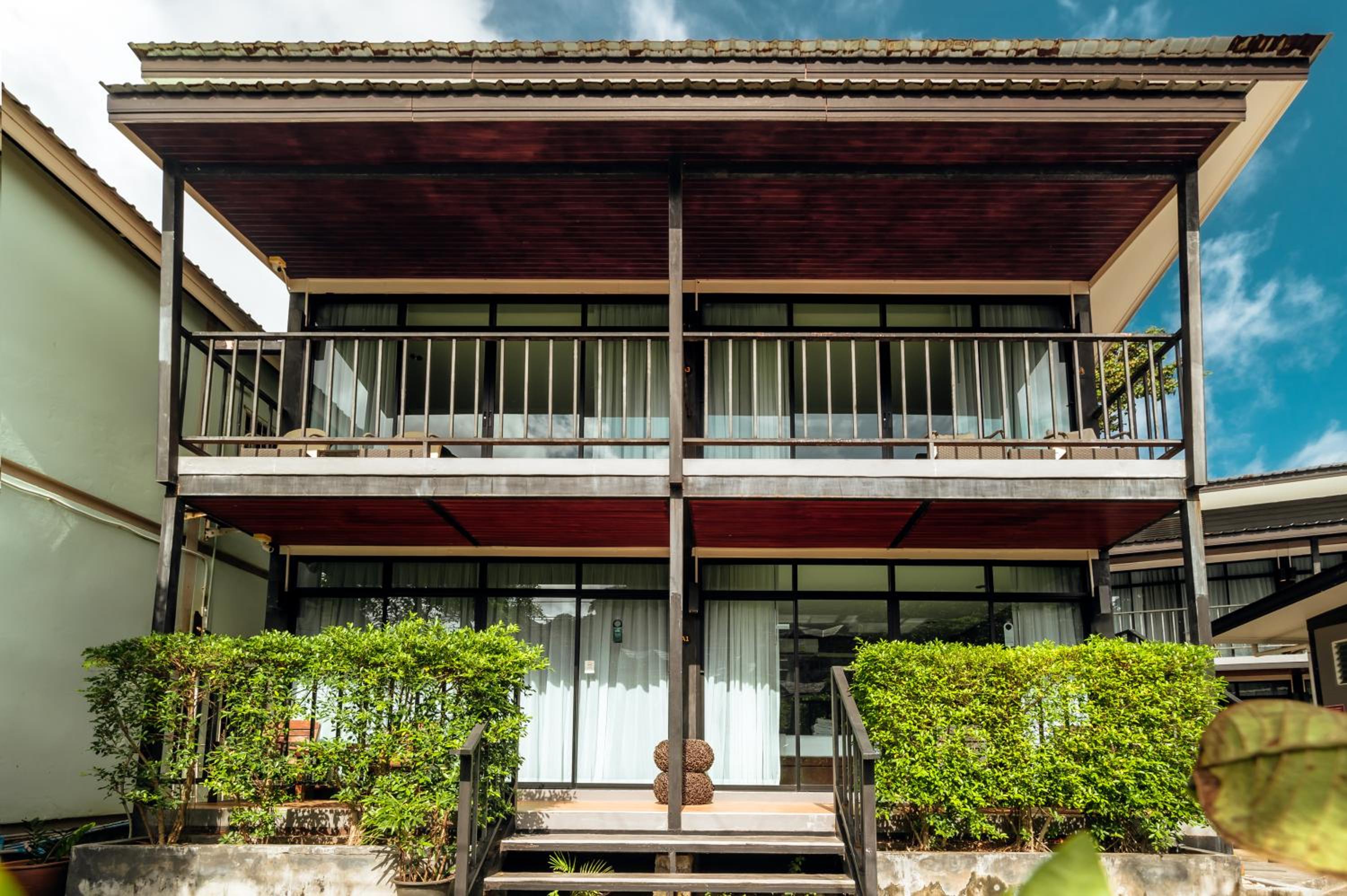 Ibiza House Phi Phi 5/50