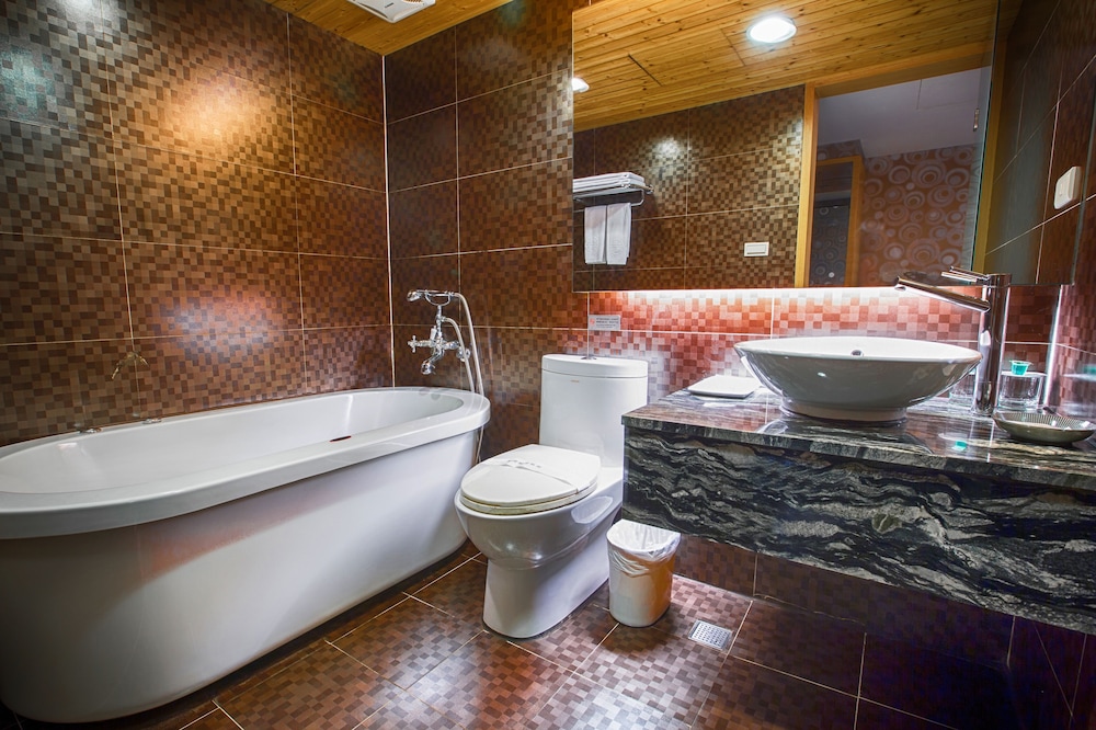 Cai She Hotel 43/48