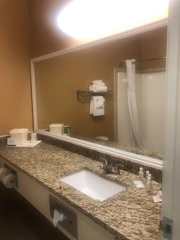 Quality Inn & Suites Loveland 17/34