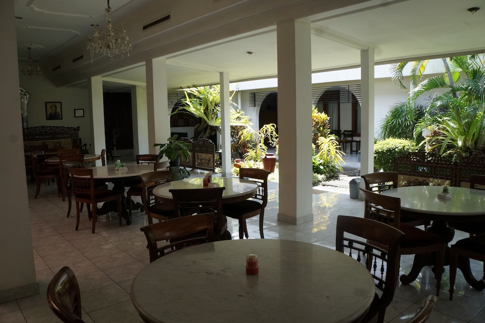 Hotel Kirana 45/54