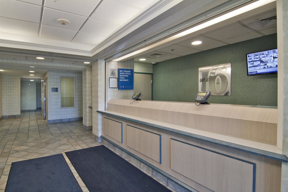Lobby at Motel6 Brooklyn Center, MN - Minneapolis, BROOKLYN CENTER - MN