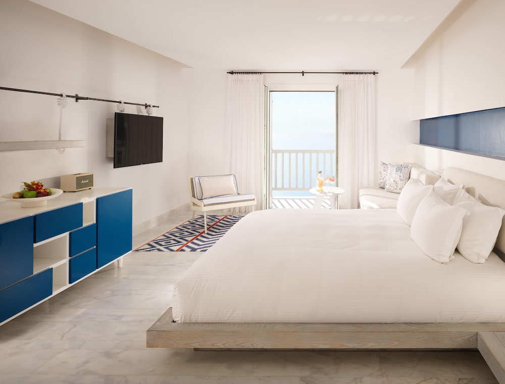 Panoramic, Retreat, King Bed, Sofa