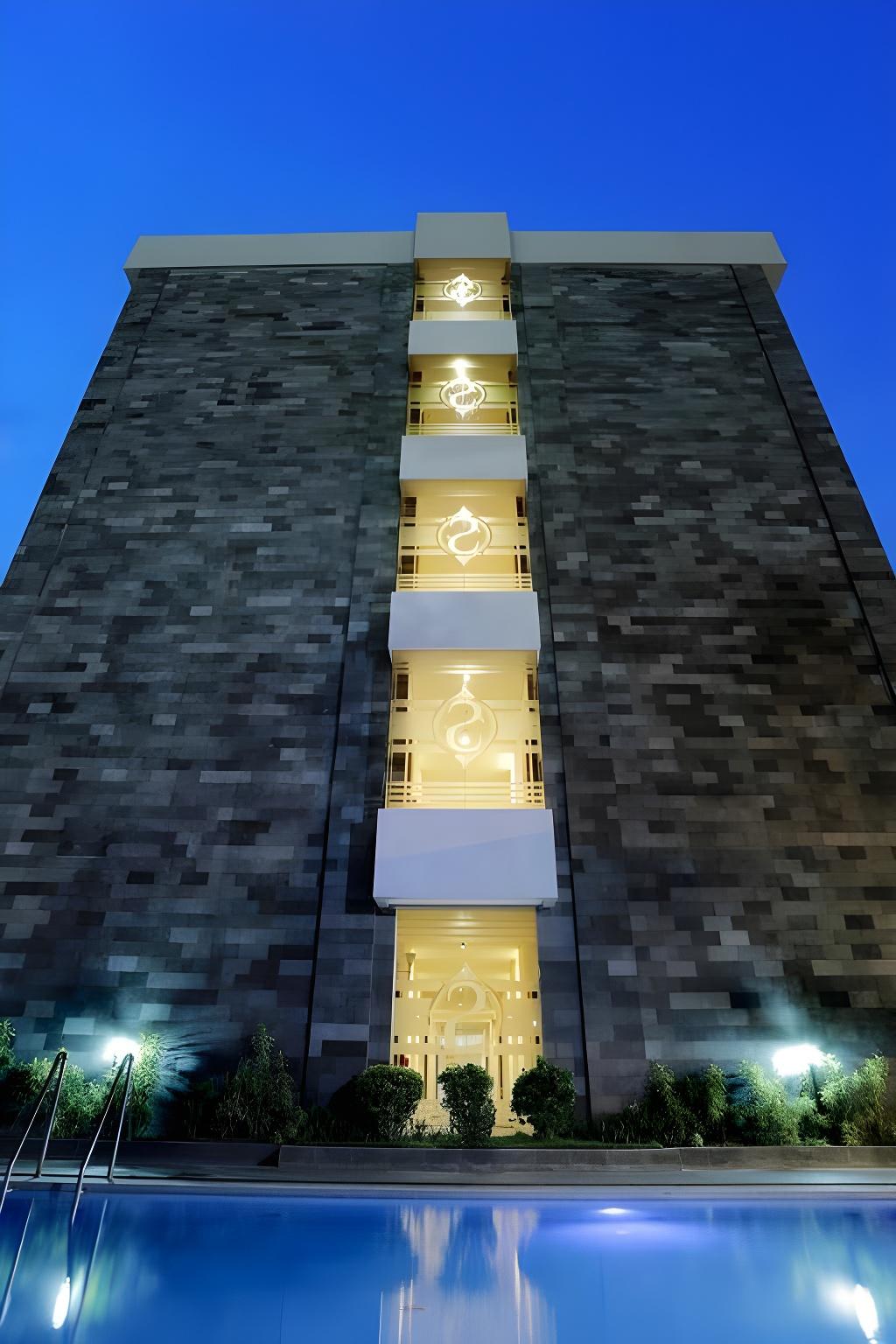 Sutan Raja Hotel & Convention Palu 4/23