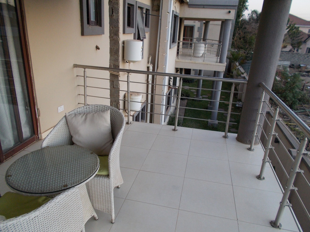 Four Pillars Lodge 16/25