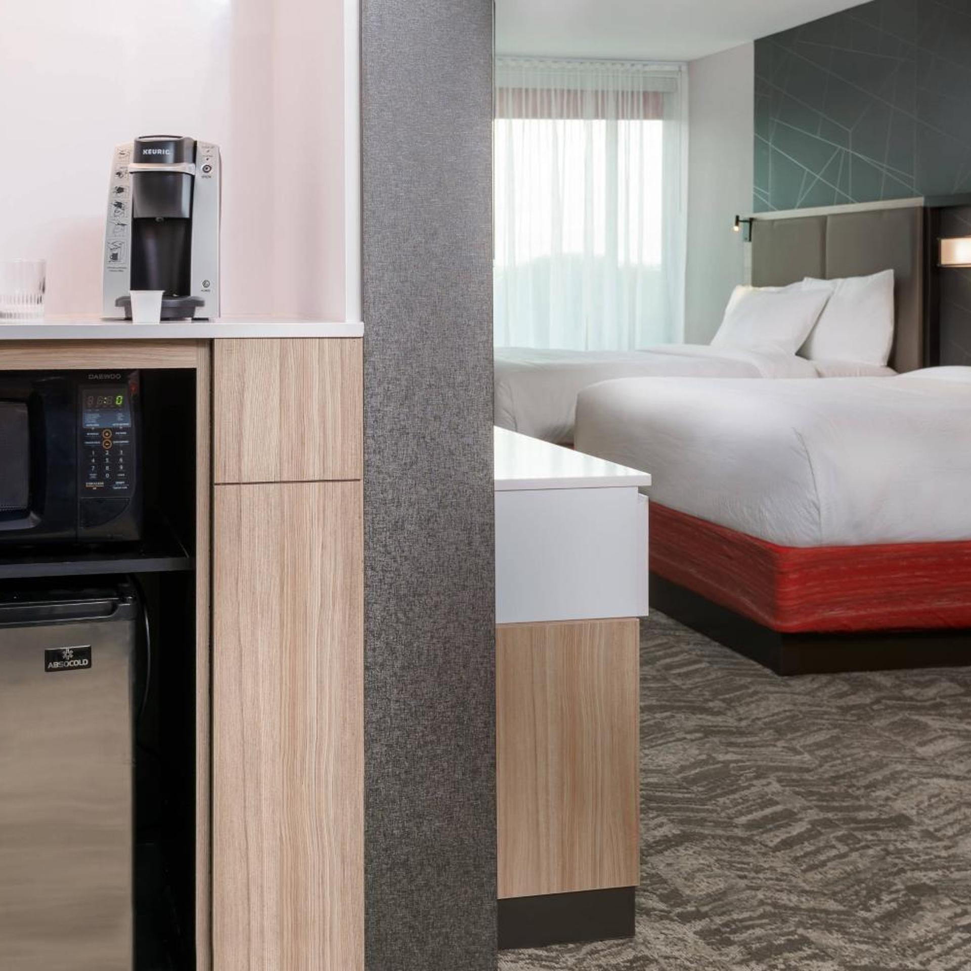 غرفة بسريرين كوين مع أريكة، SpringHill Suites by Marriott Lakeland 8/9
