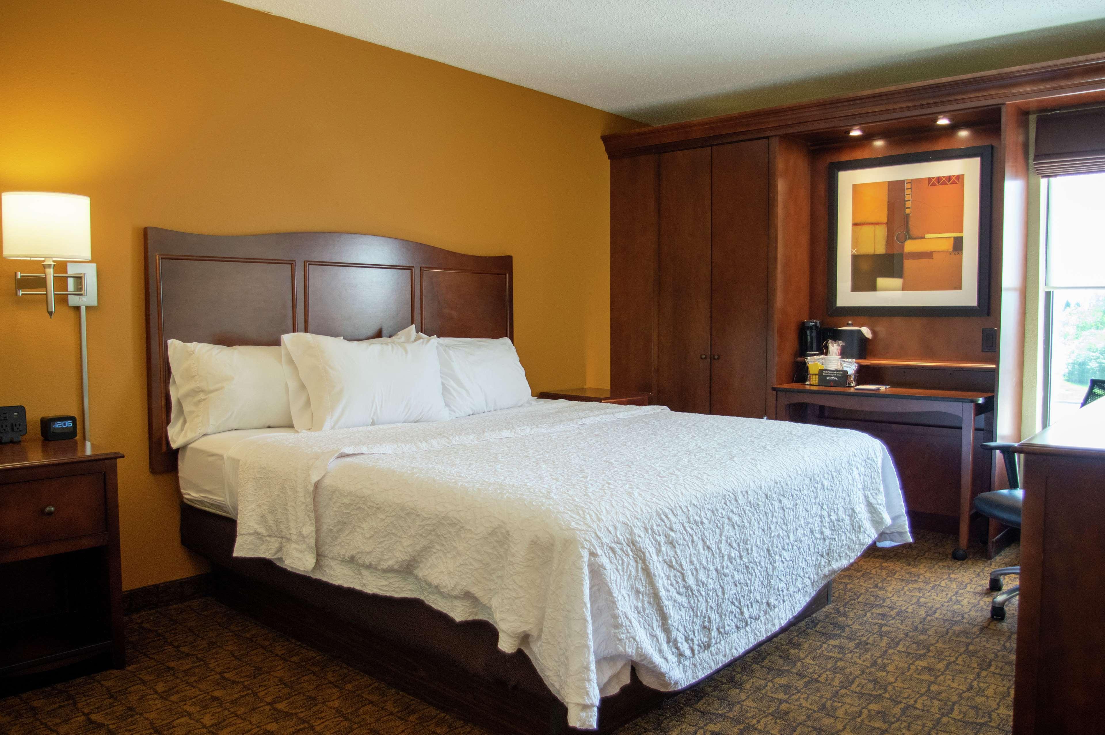 Room at Hampton Inn St. Louis/Chesterfield, CHESTERFIELD - MO