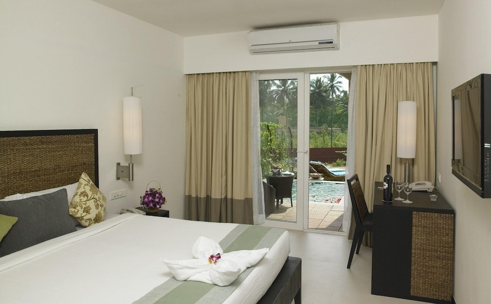 Royal Orchid Beach Resort & Spa, Goa 11/67