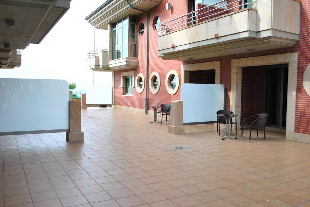 Maritimo Ris Hotel and Apartments 51/73