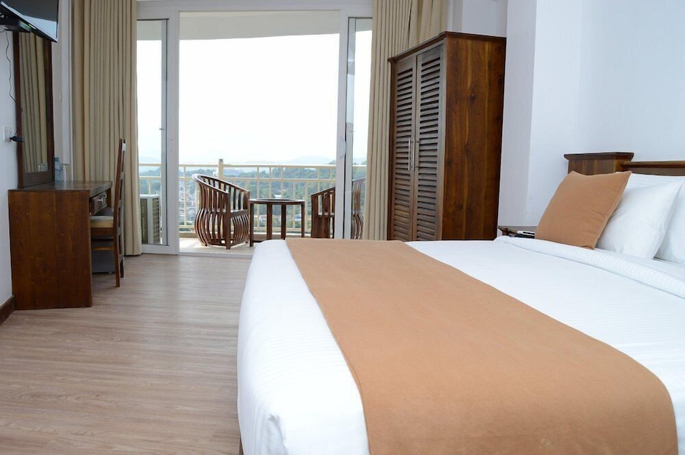 Sandriana Lake View Hotel 15/35