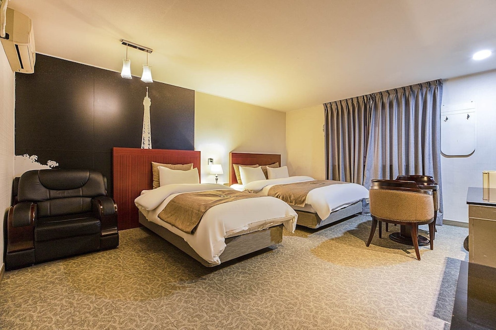 Amourex Hotel 6/49