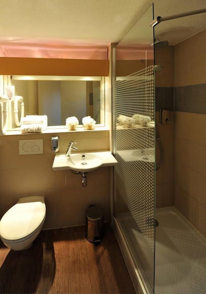 Hotel the Originals Porte de Geneve Annemasse Sud 54/54