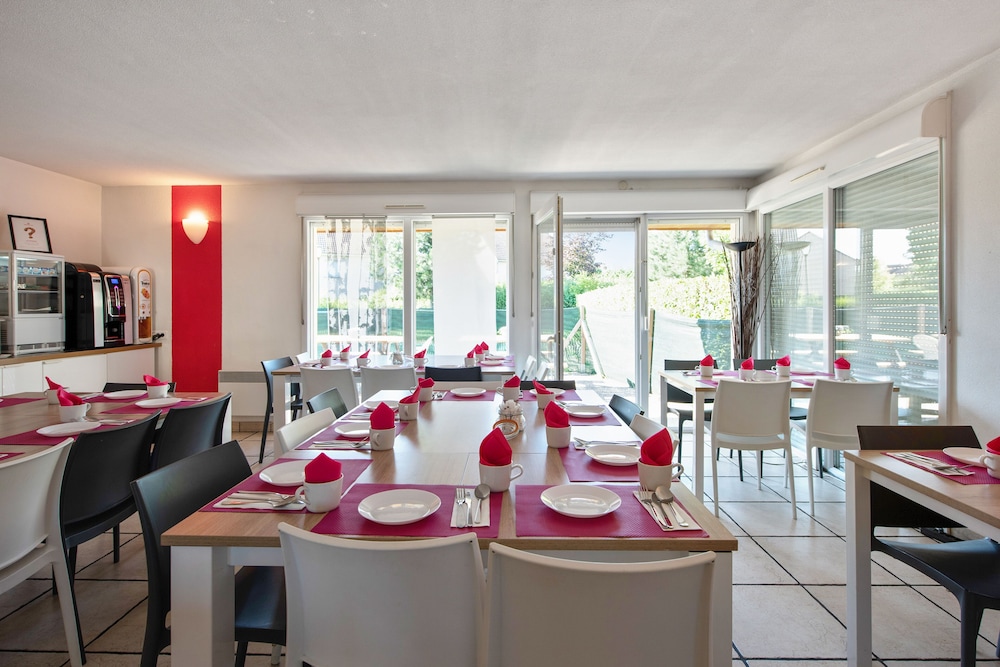 restaurant cafeteria