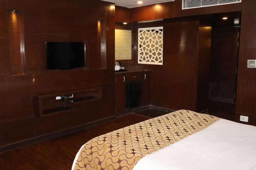 Renest Jaipur 40/49