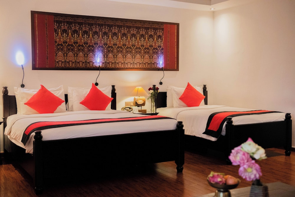 جناح جونيور بسريرين منفصلين وسرير كينج بشرفة