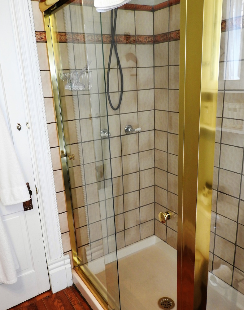 Champaign Garden Inn 49/50