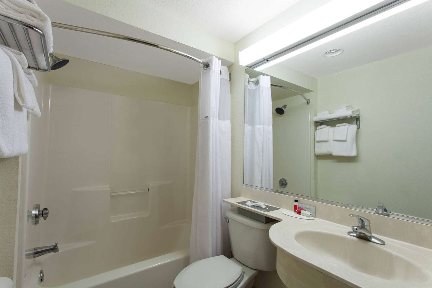 Microtel Inn & Suites By Wyndham Lady Lake/The Villages 16/19