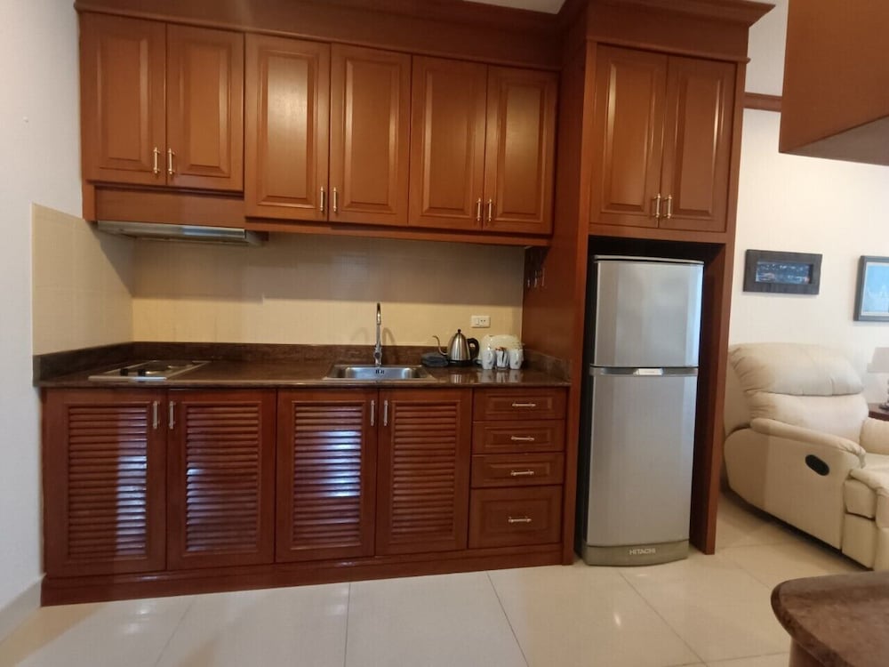 View Talay 6 Condominium By Honey 10/84