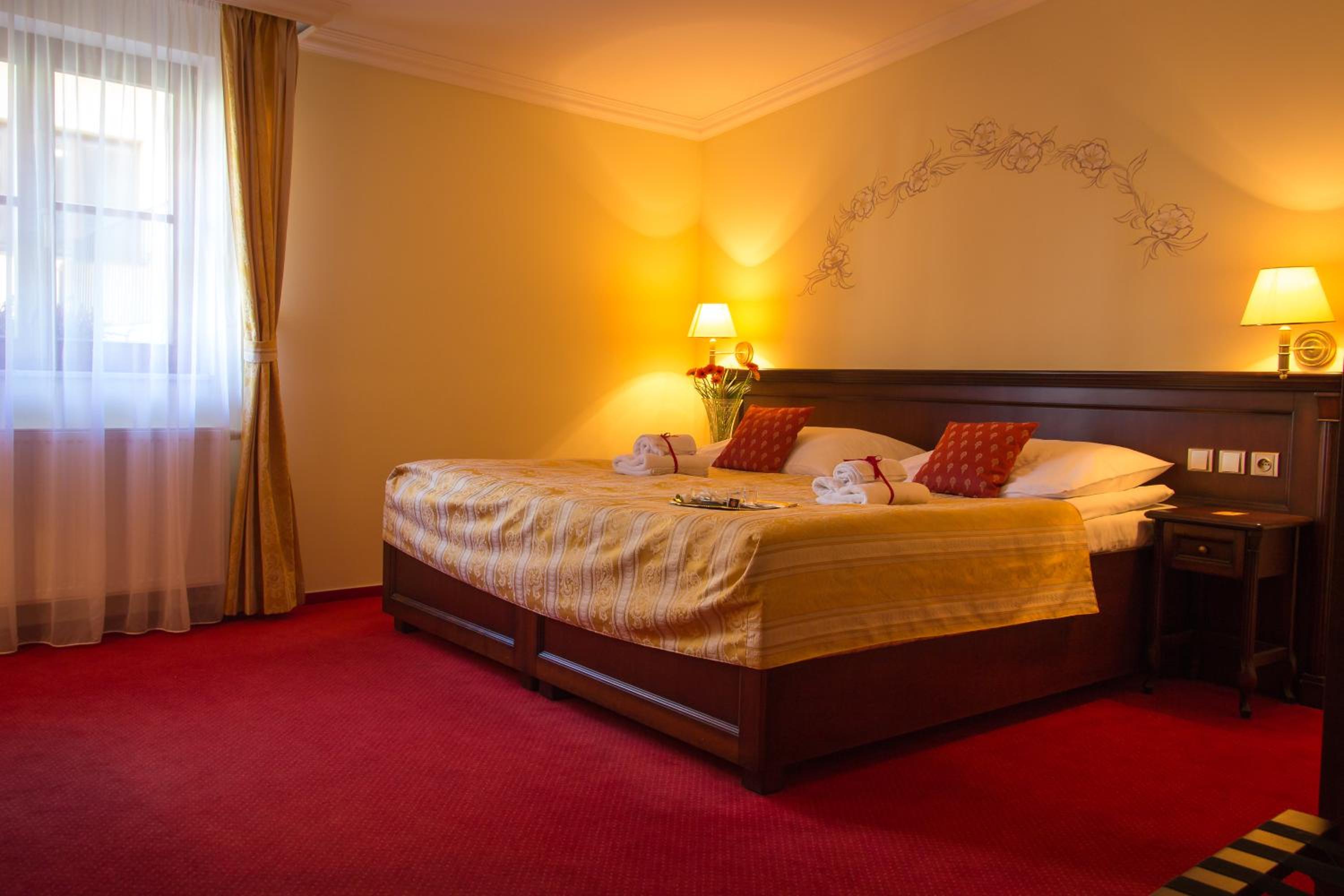 Room, Double or Twin Bed