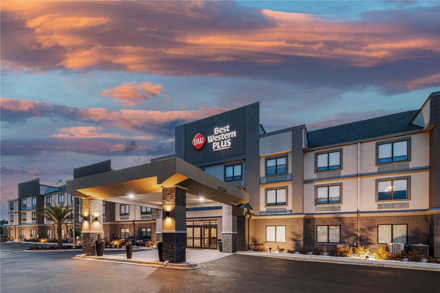 Best Western Plus Savannah Gateway 1/13