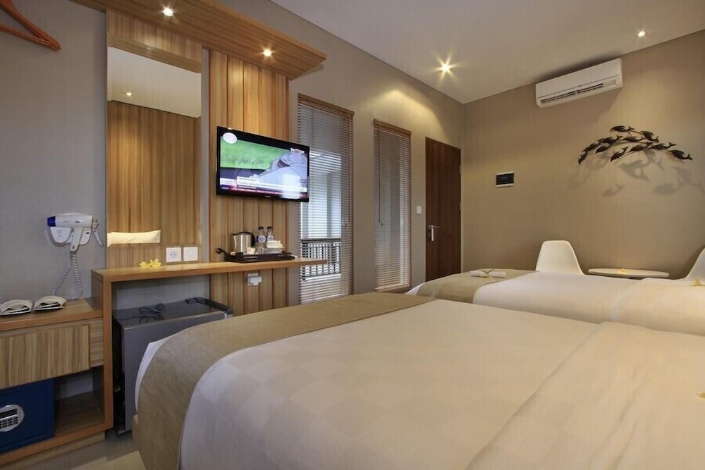 PURI PADMA HOTEL 12/50