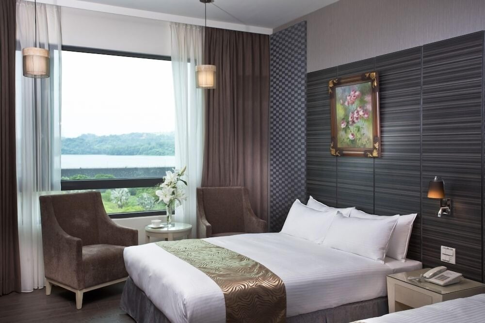 Renyi Lake Hotel 15/51
