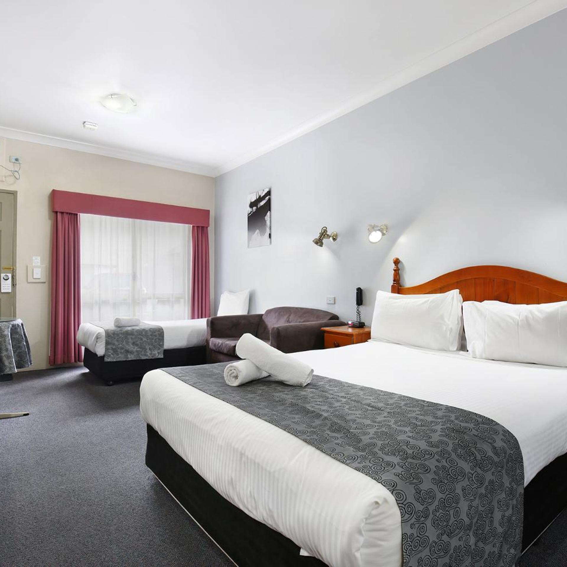 NEW ENGLAND MOTOR INN 15/40