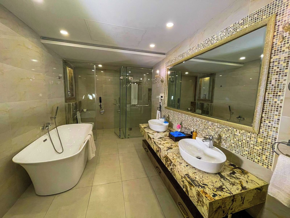 PRESIDENTIAL, SUITE