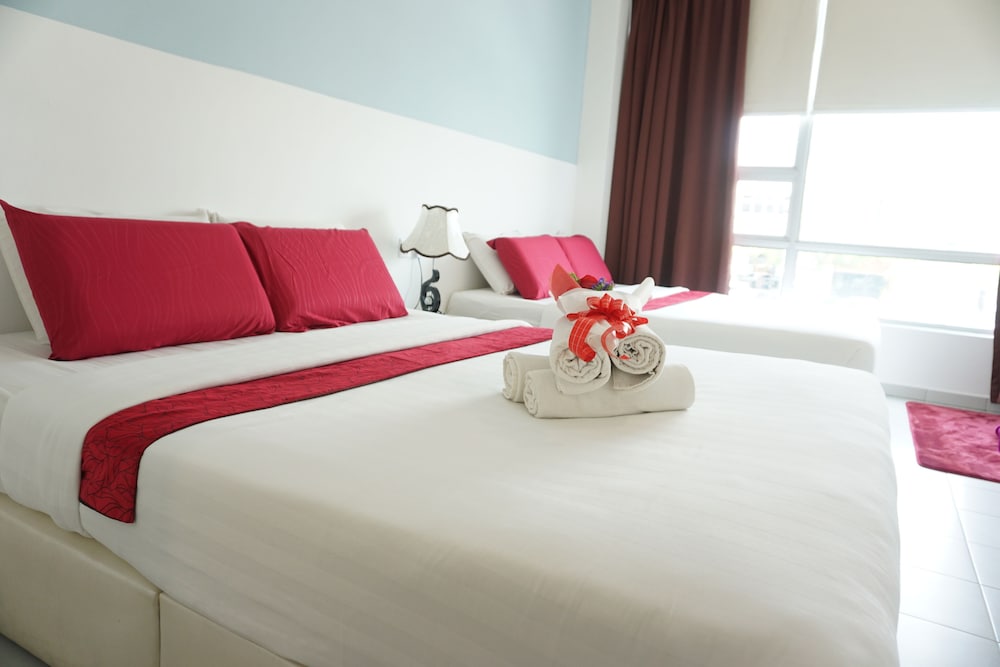 FAMILY, QUADRUPLE, 2 QUEEN BEDS, CITY VIEW