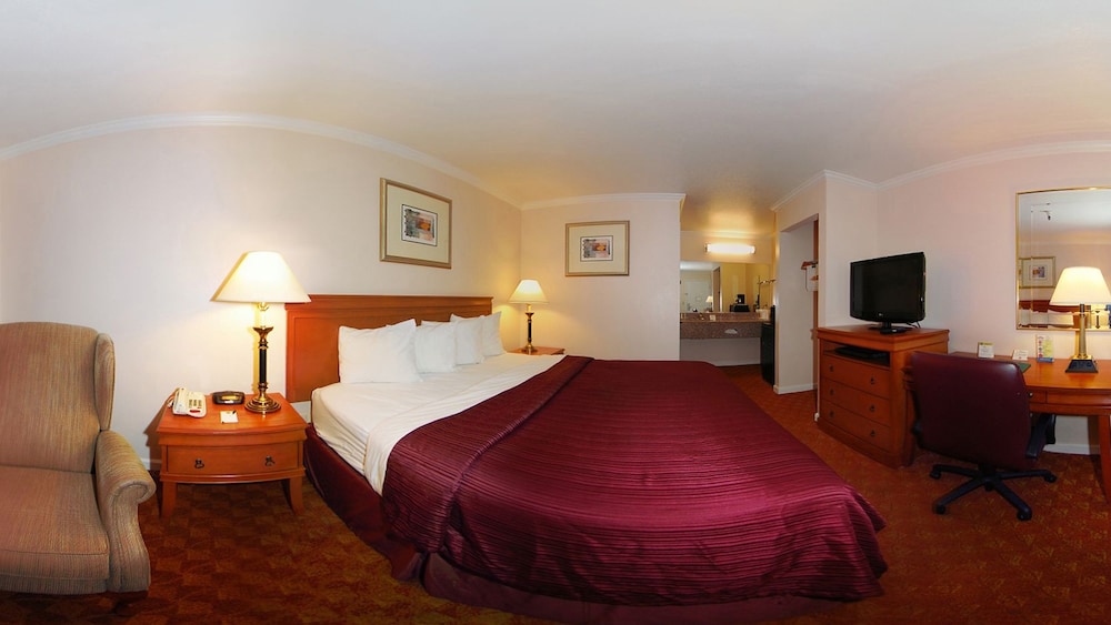 Quality Inn & Suites Gilroy CA 11/47