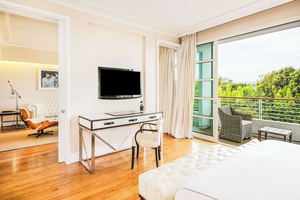 Beverly Hills, Suite, King Bed, Balcony، Cameo Beverly Hills, LXR Hotels & Resorts 7/10