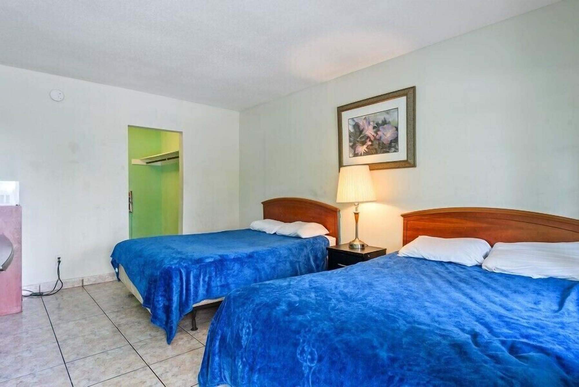 COMFORT, 2 QUEEN BEDS, POOL VIEW