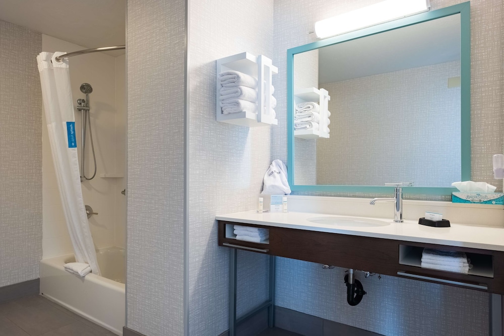 Hampton Inn Suites Salt Lake City Airport 22/82