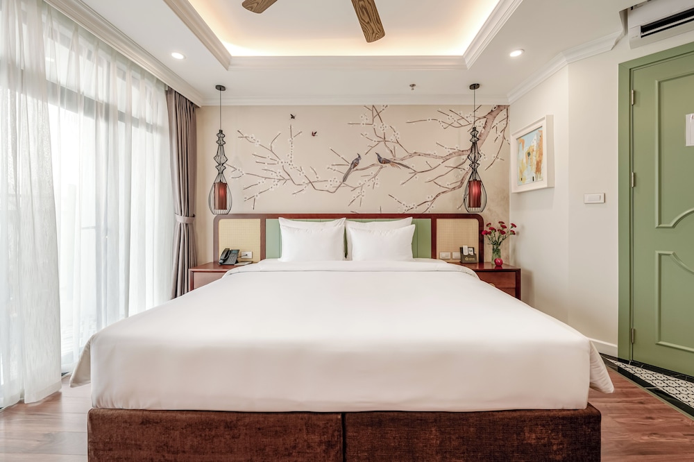 PREMIER, DOUBLE OR TWIN BED