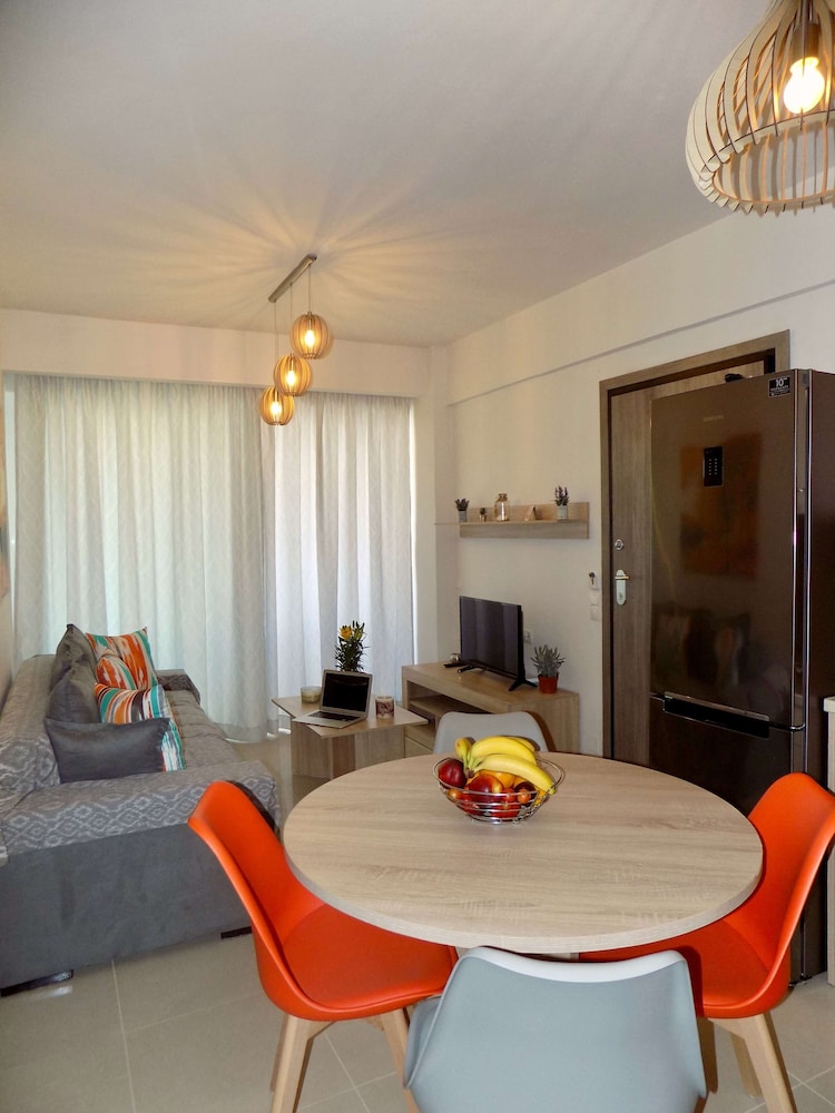 Manolis Apartments 66/72