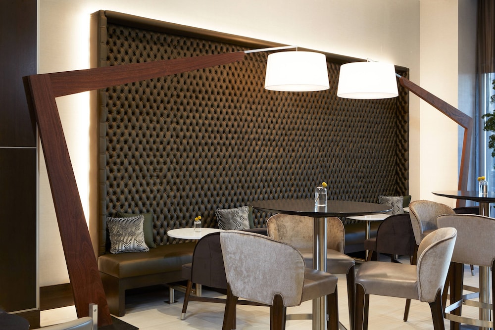 AC Hotel by Marriott Beverly Hills 40/54