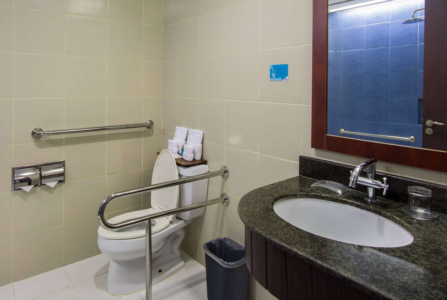 Microtel by Wyndham Mall of Asia 40/44