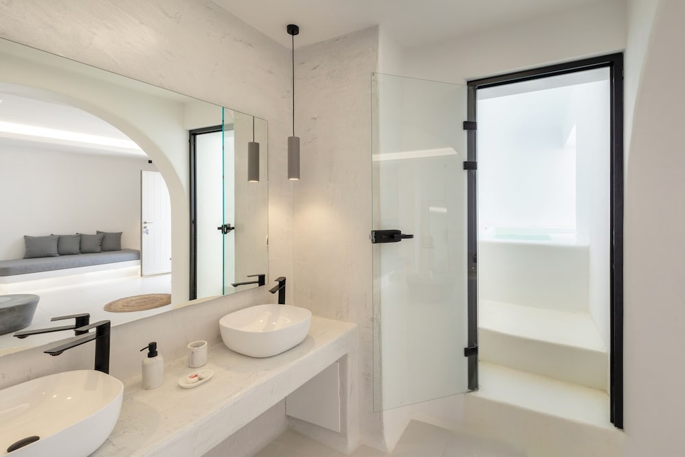 Santorini Dreams Villas 50/50