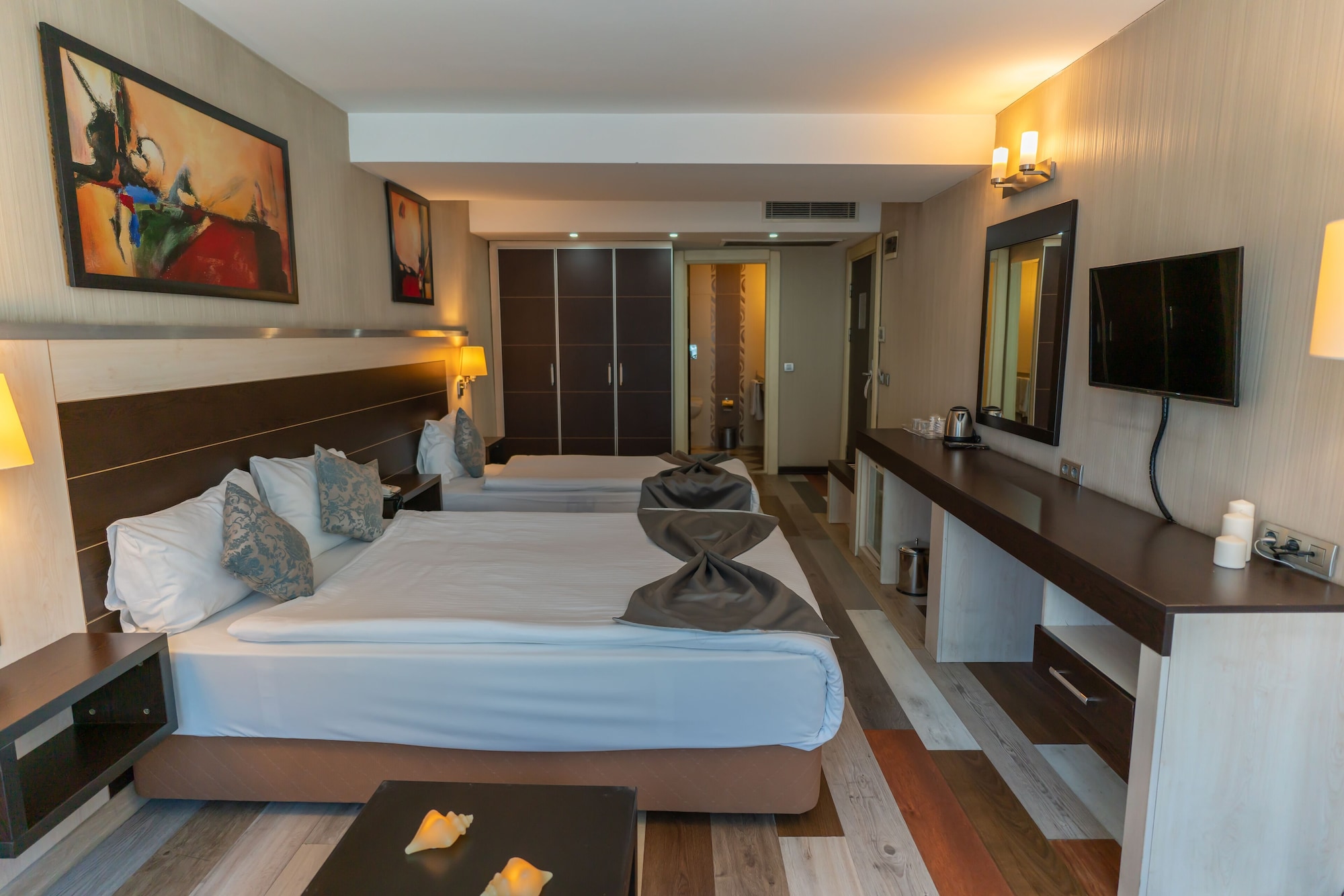 STANDARD, TWIN BEDS, CITY VIEW