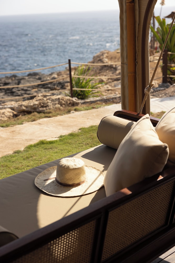 ARNA Suites and Ocean Lounge 46/46