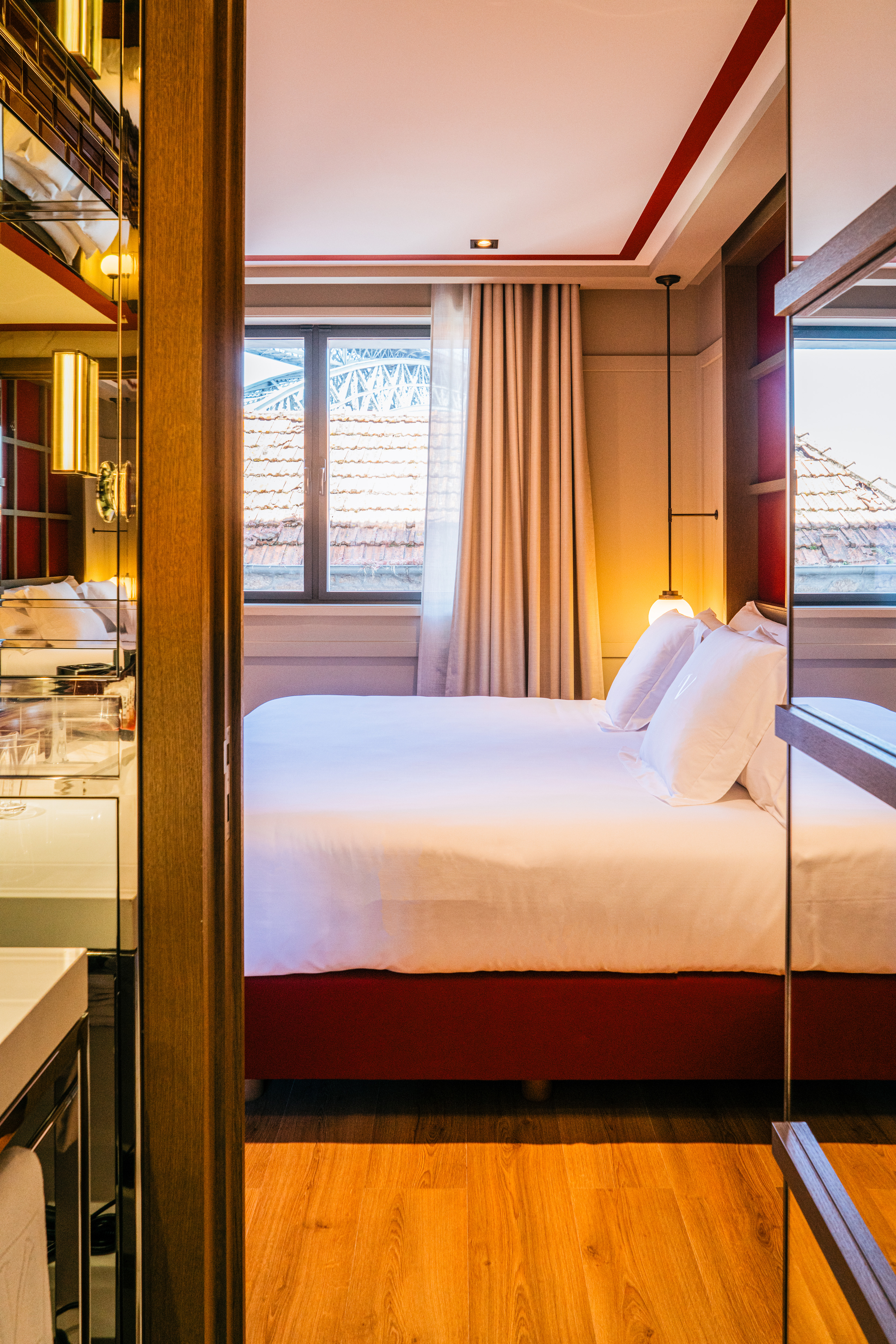 ROOM, DOUBLE BED, PARTIAL VIEW