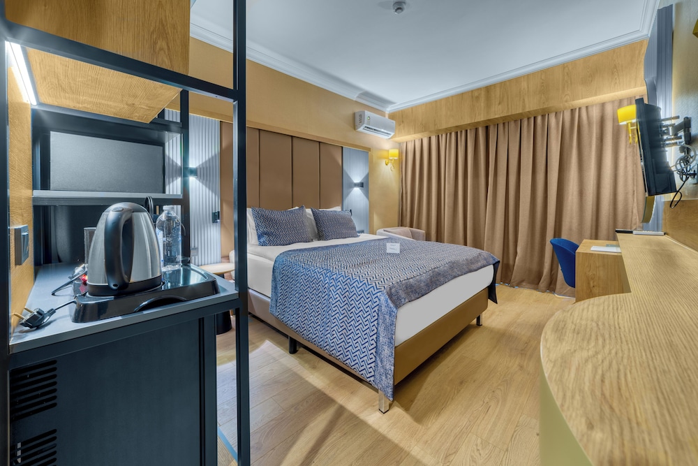 Economy, Double Bed, Land View, French Balcony