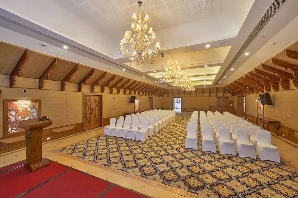 Lobby at Gokulam Grand Resort and Spa Kumarakom, KOTTAYAM