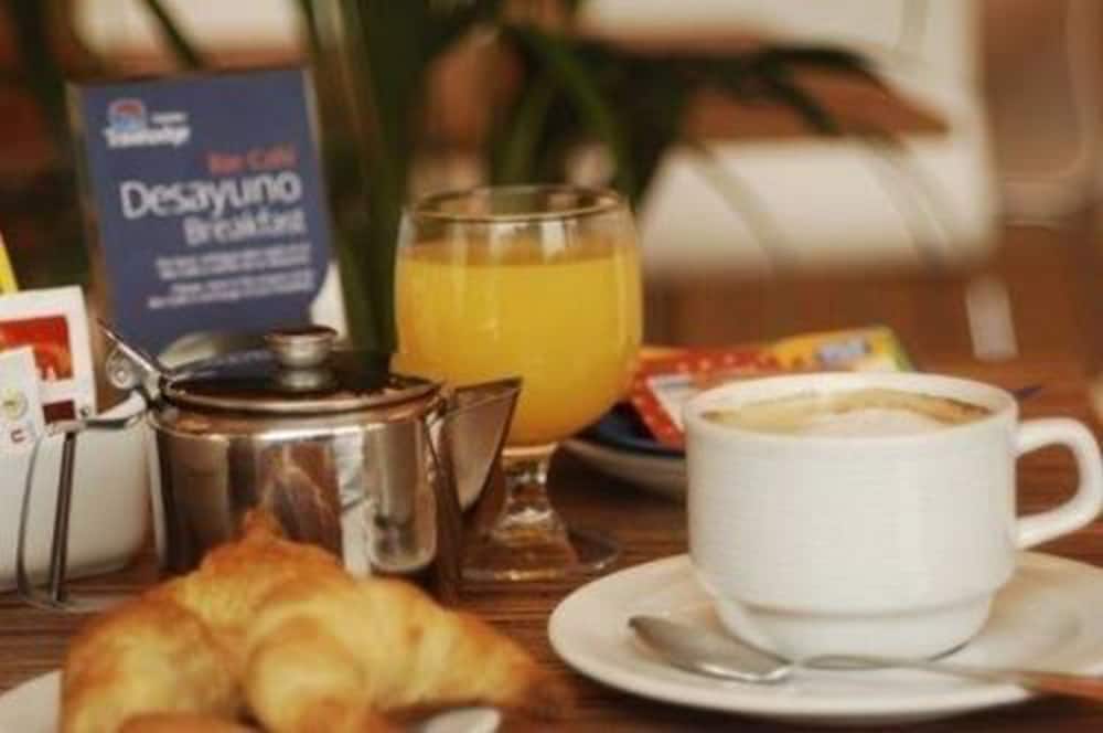 Travelodge Barcelona Fira 25/39