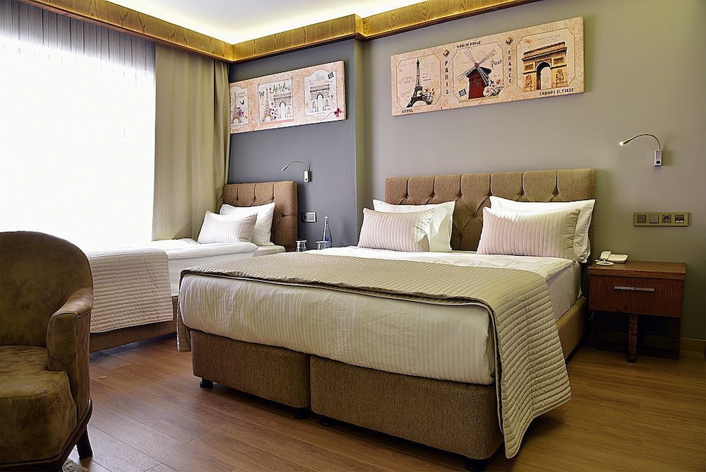 The Elegant Hotel 22/50