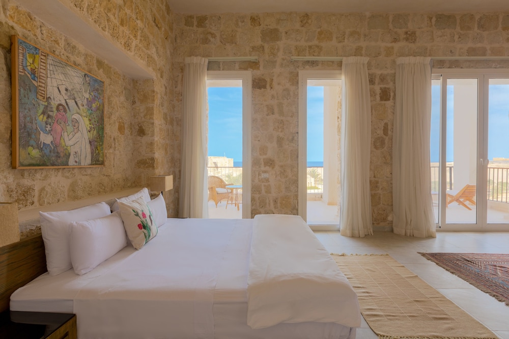 JUNIOR SUITE, KING BED, SOFA