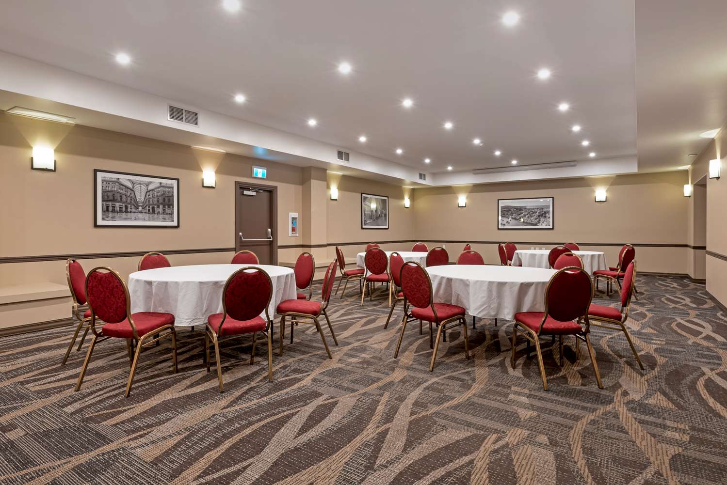 Best Western Plus Baker Street Inn 65/68