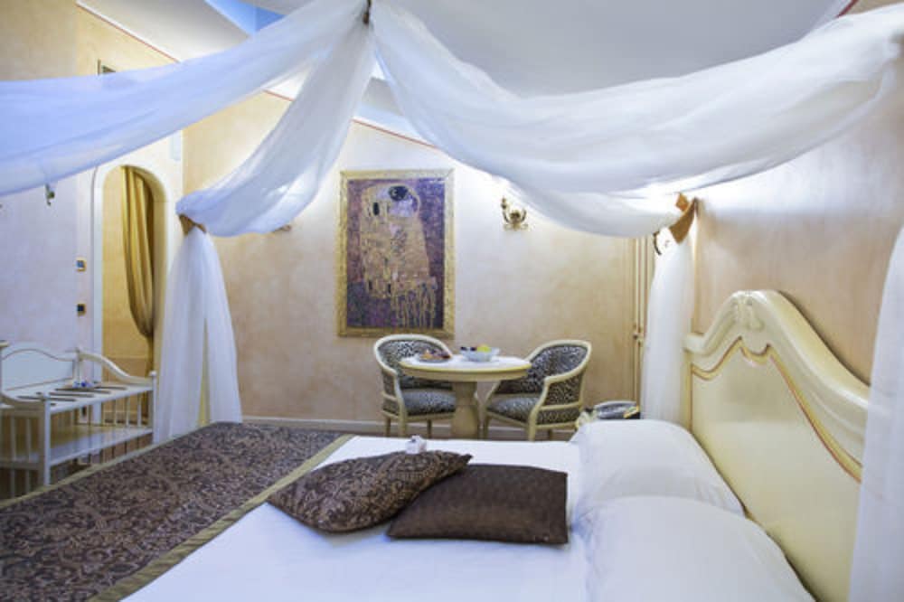 Vip's Motel Luxury Accommodation & Spa 5/72