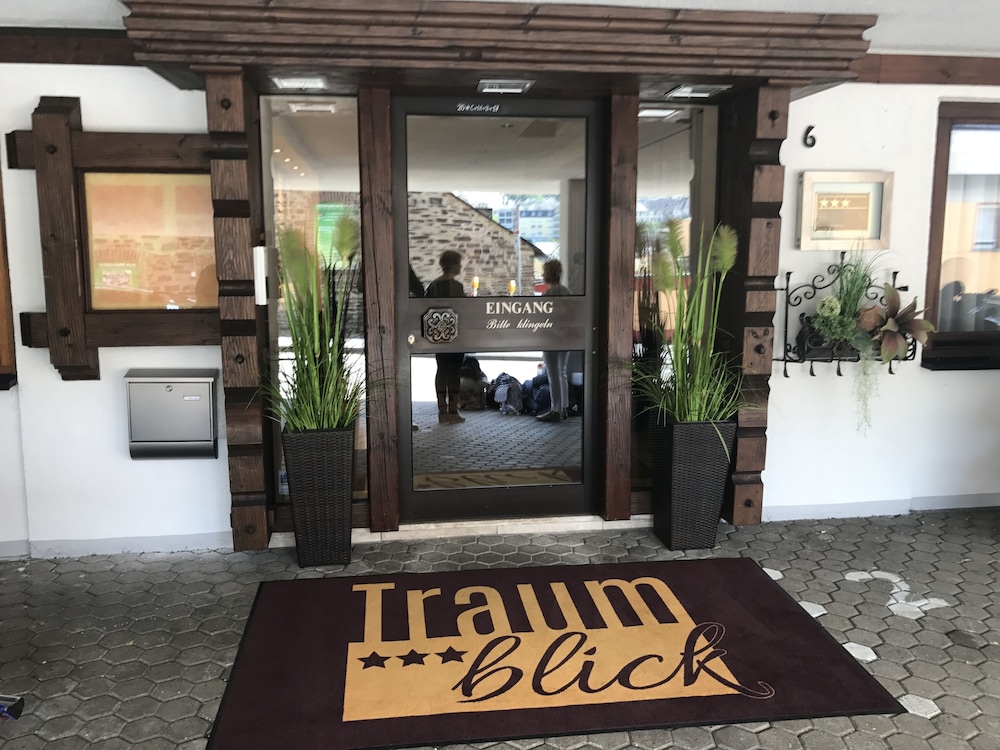 Hotel Traumblick 8/50