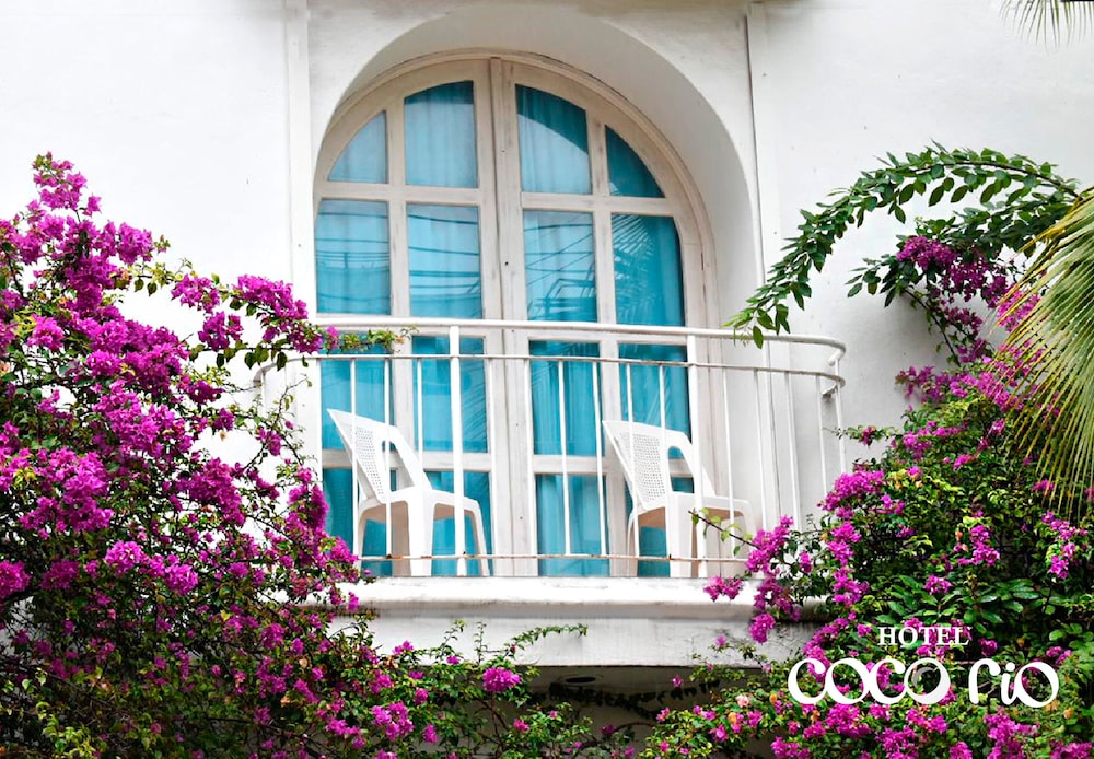 Coco Rio Hotel 2/50
