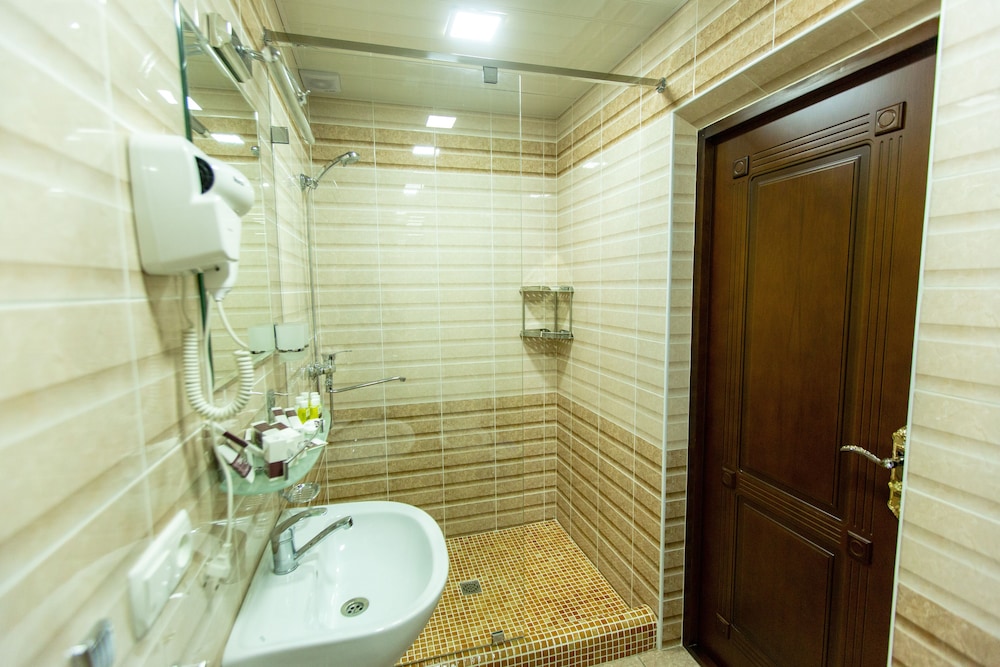 MIRZO BOUTIQUE HOTEL 50/50